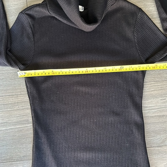 RILEY & JAMES black lined cowl dress. Hot & super fitted & ready to layer - Picture 4 of 7